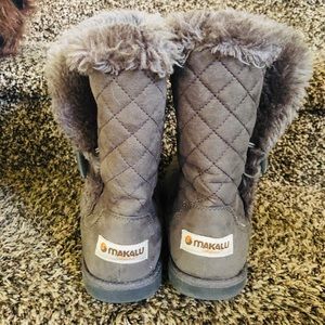 Makalu boots size 5youth/7women